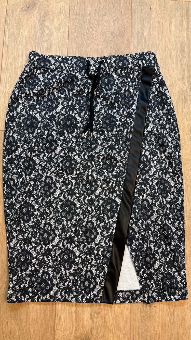 DKNY Lace Pencil Skirt Size M Black White Floral Faux Leather Trim